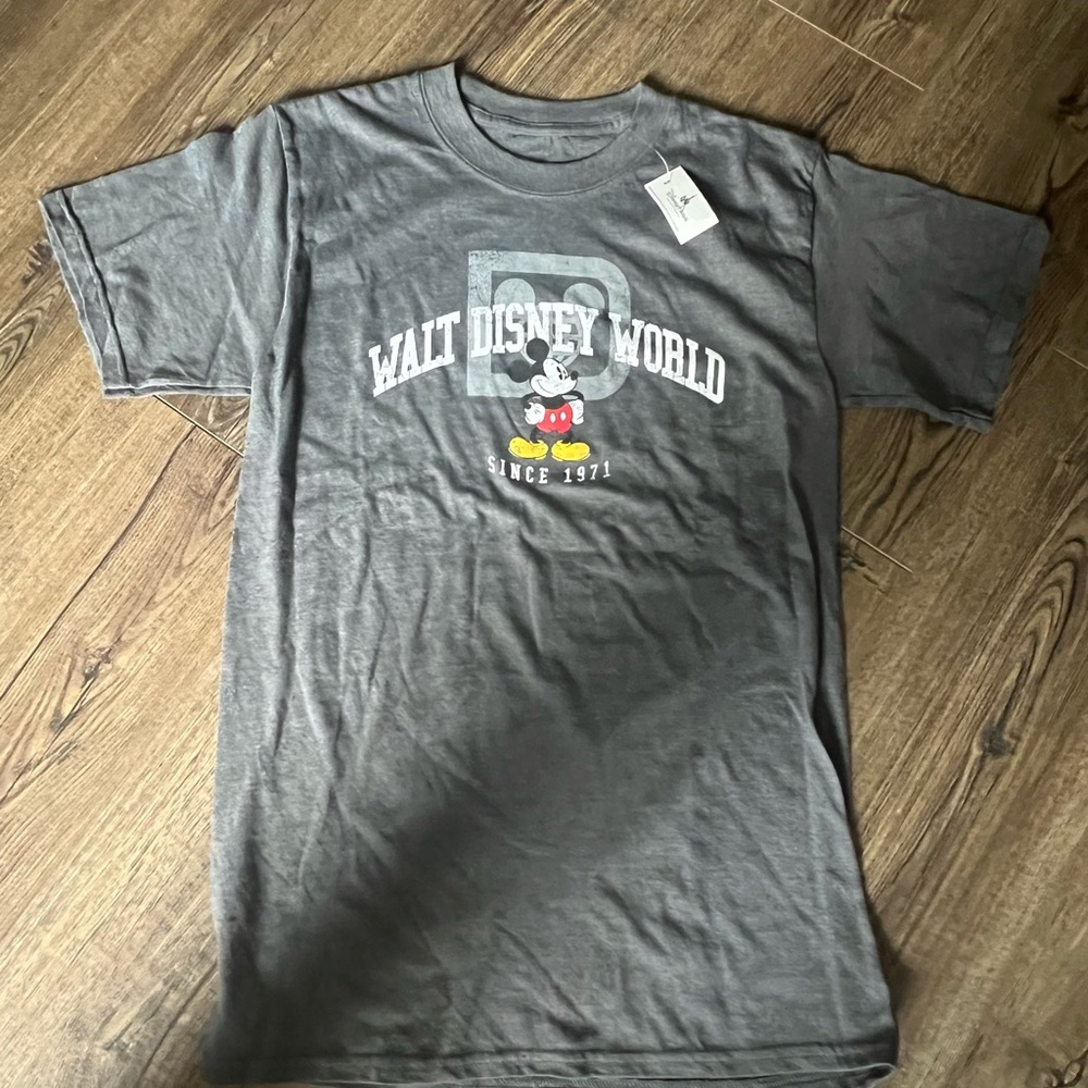 Disney Parks T-shirt Men’s Small